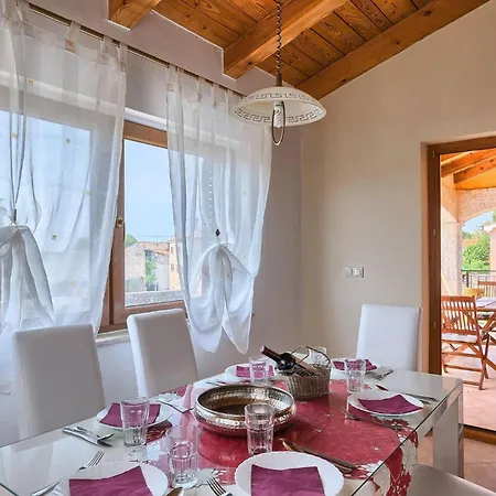 בית נופש Jenny פורץ